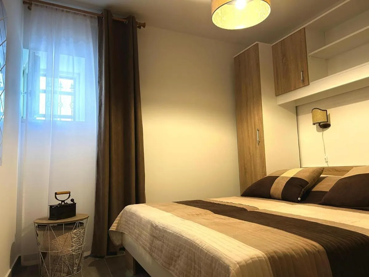 Apartments Villa Mira Kastela 0*,  Croatia