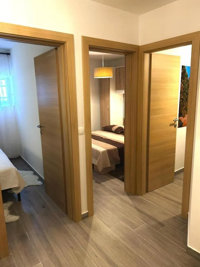 Apartments Villa Mira Kastela Croatia