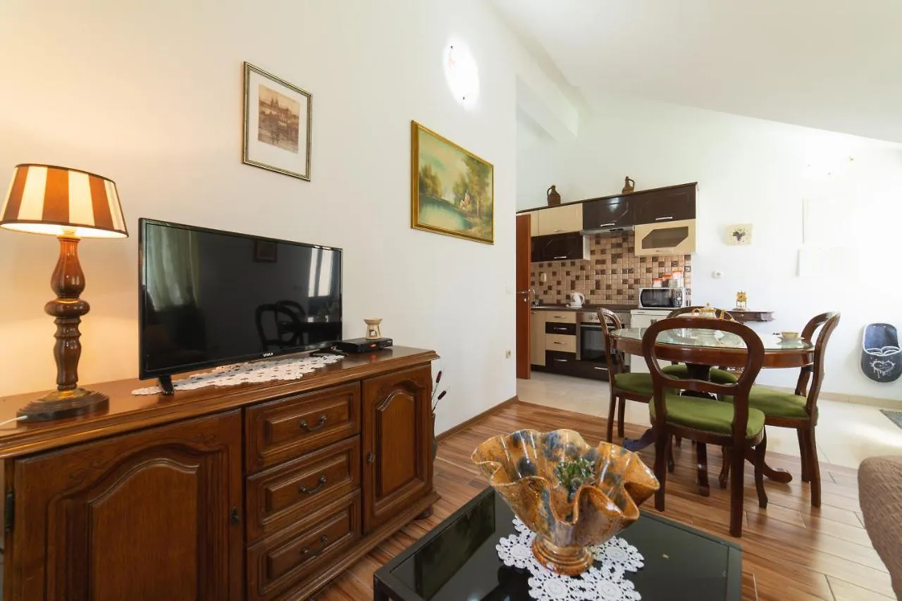 Apartments Villa Mira Kastela