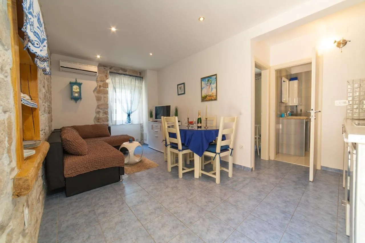 Apartments Villa Mira Kastela