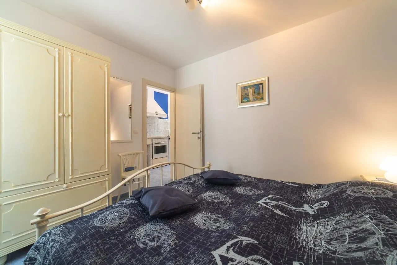 Apartments Villa Mira Kastela 0*,  Croatia