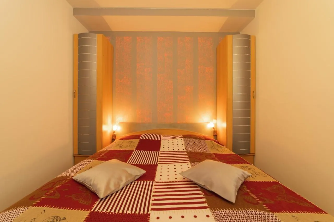 Apartments Villa Mira Kastela