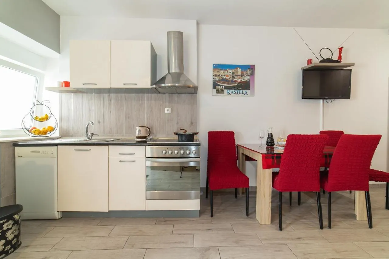 Apartments Villa Mira Kastela Croatia